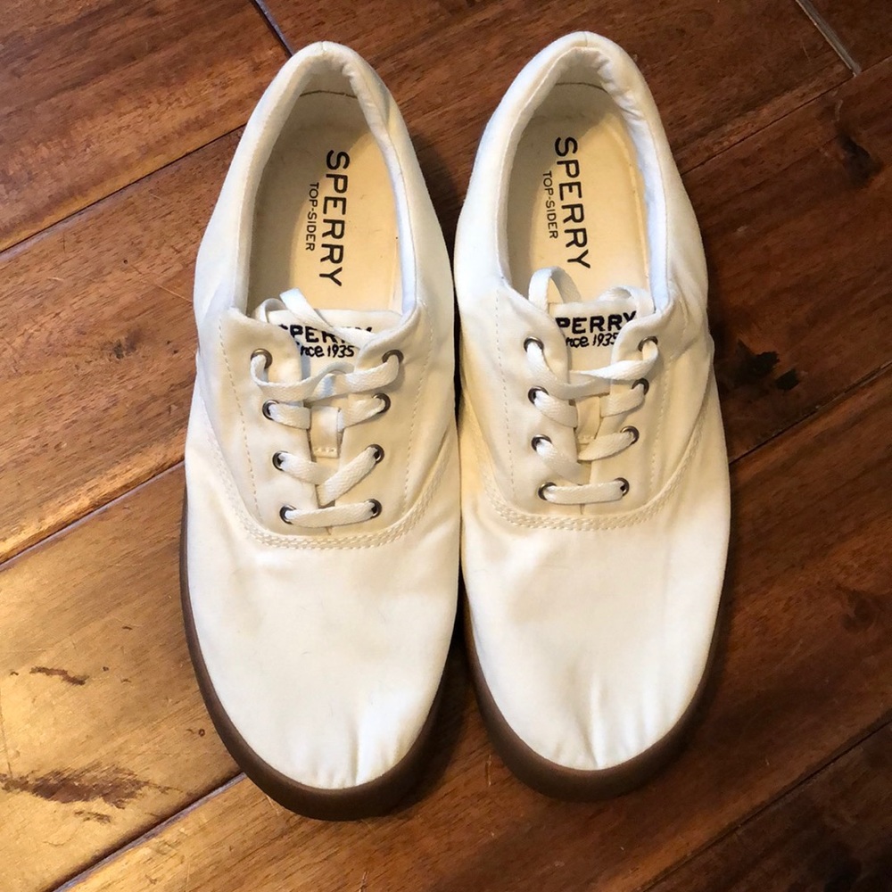 Men’s off white sperrys
